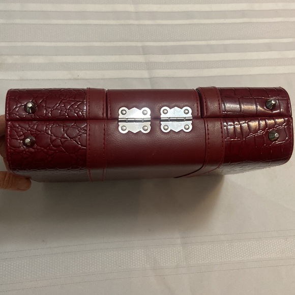 Hardshell Cosmetics Travel Case In Burgundy Croc Print With Center Mirror- Nice! - Picture 7 of 13